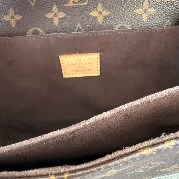 Louis Vuitton Monogram Pochette Metis - Picture 11 of 12